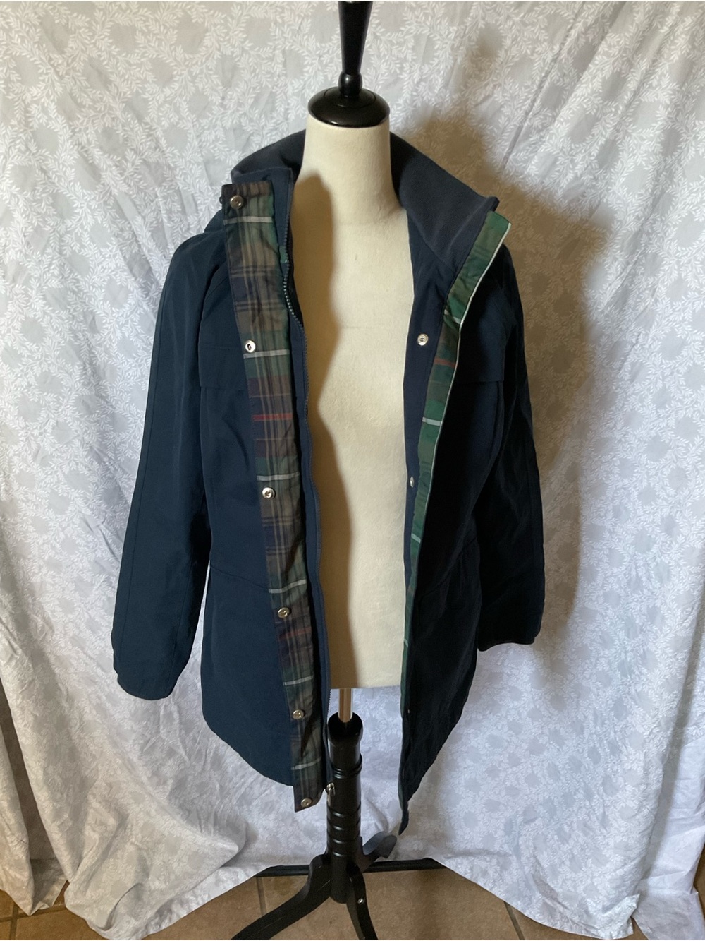 Pendleton Navy Hooded Raincoat with A Plaid Lining - Picture 4 of 11